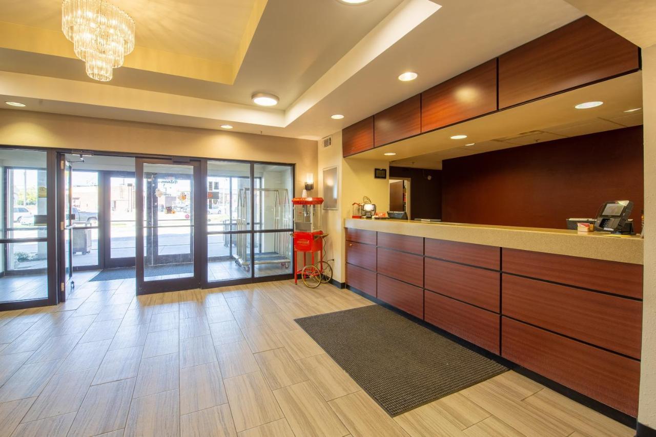 Red Roof Inn & Suites Indianapolis Airport Exterior photo