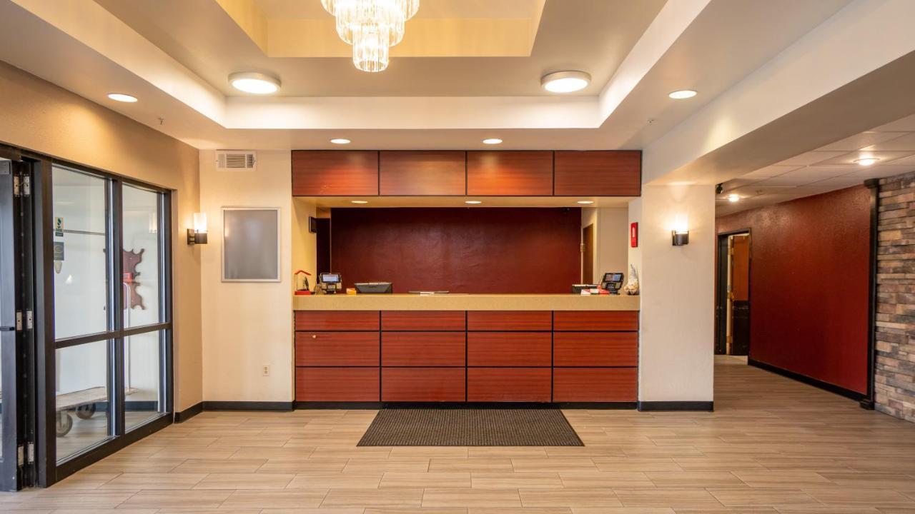 Red Roof Inn & Suites Indianapolis Airport Exterior photo