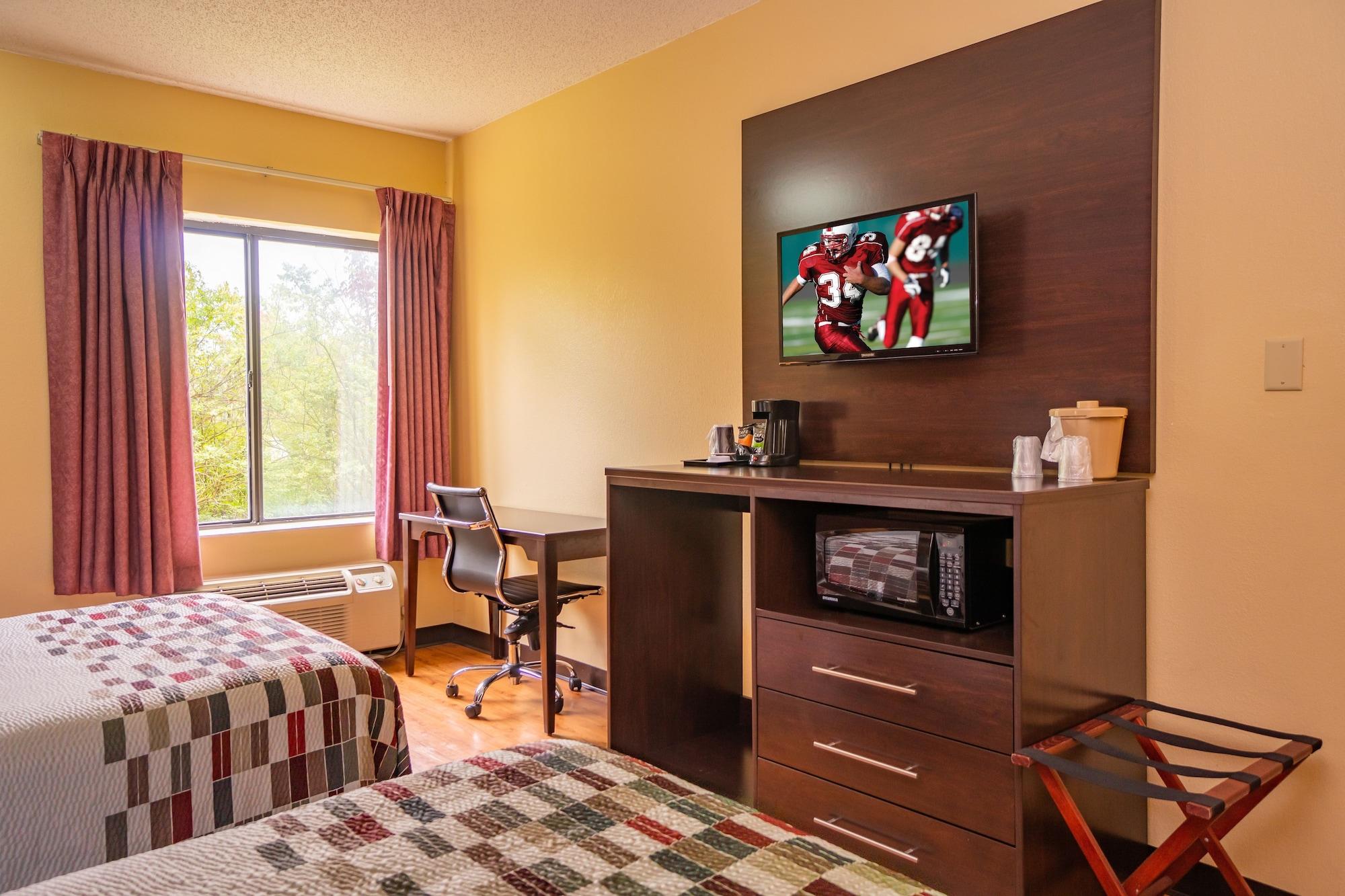 Red Roof Inn & Suites Indianapolis Airport Exterior photo
