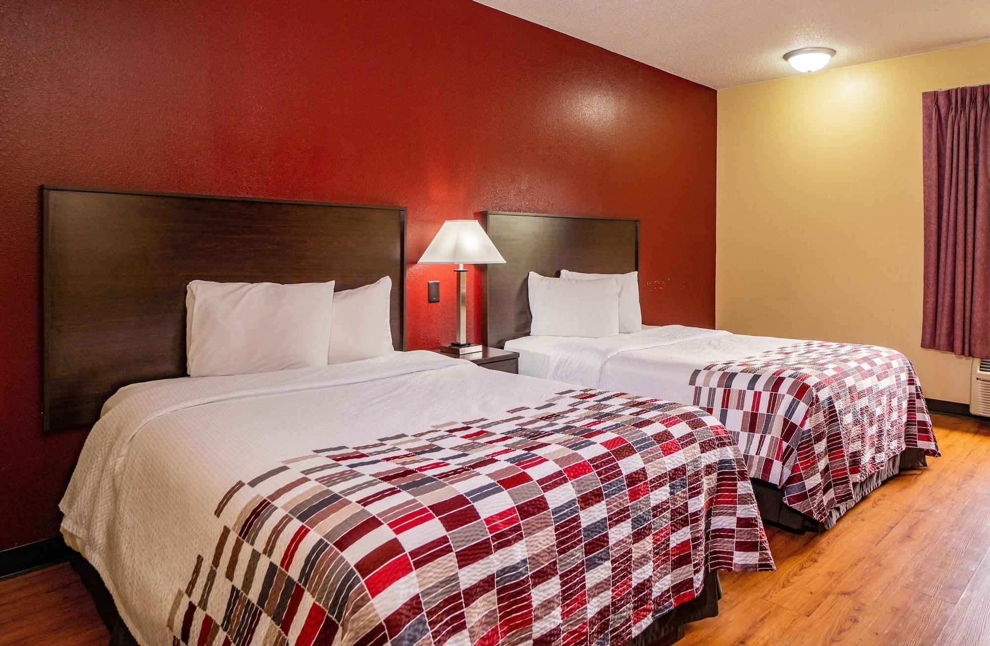 Red Roof Inn & Suites Indianapolis Airport Exterior photo