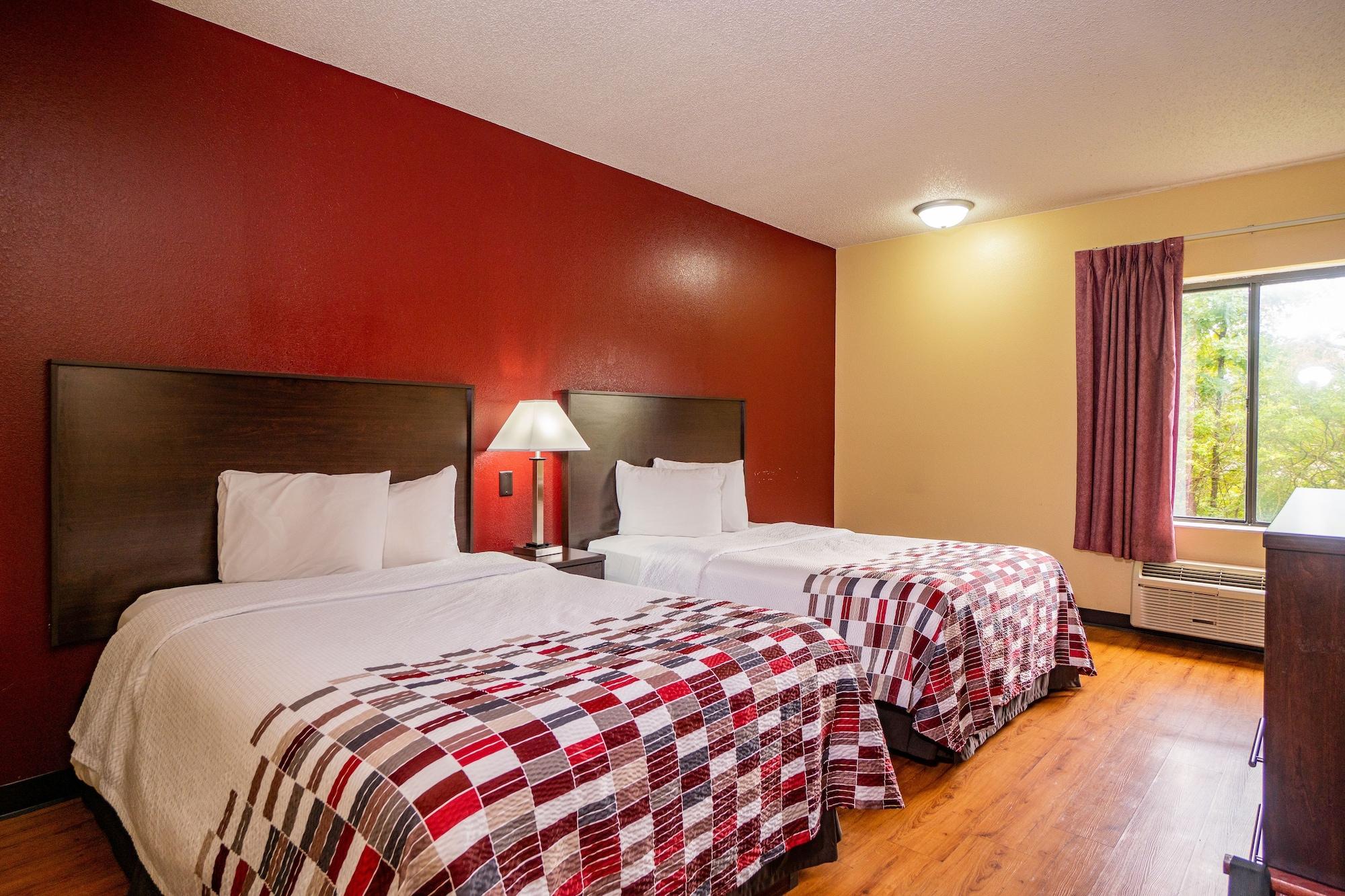 Red Roof Inn & Suites Indianapolis Airport Exterior photo
